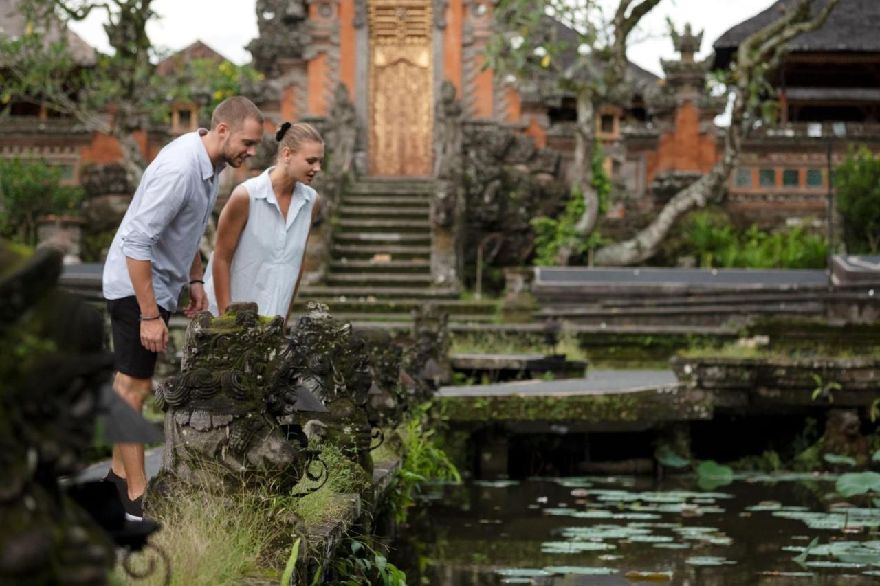 Hotel Adiwana Suweta Ubud Exterior foto Visitors at the Pura Ulun Danu Batur