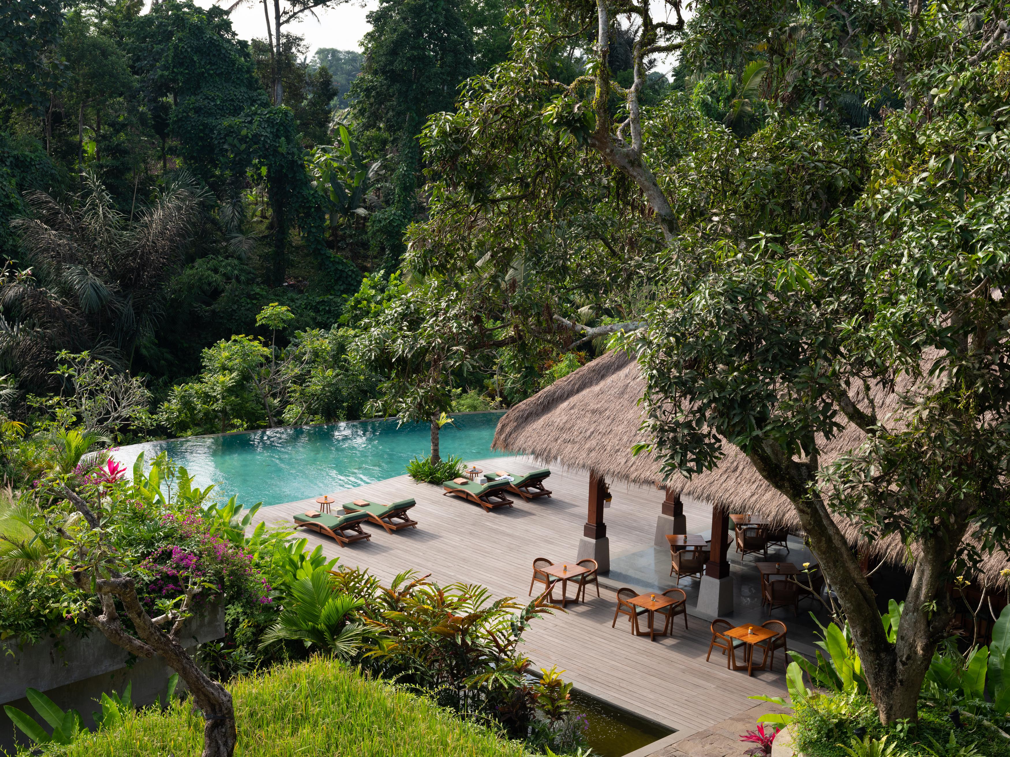 Hotel Adiwana Suweta Ubud Exterior foto The swimming pool at the resort