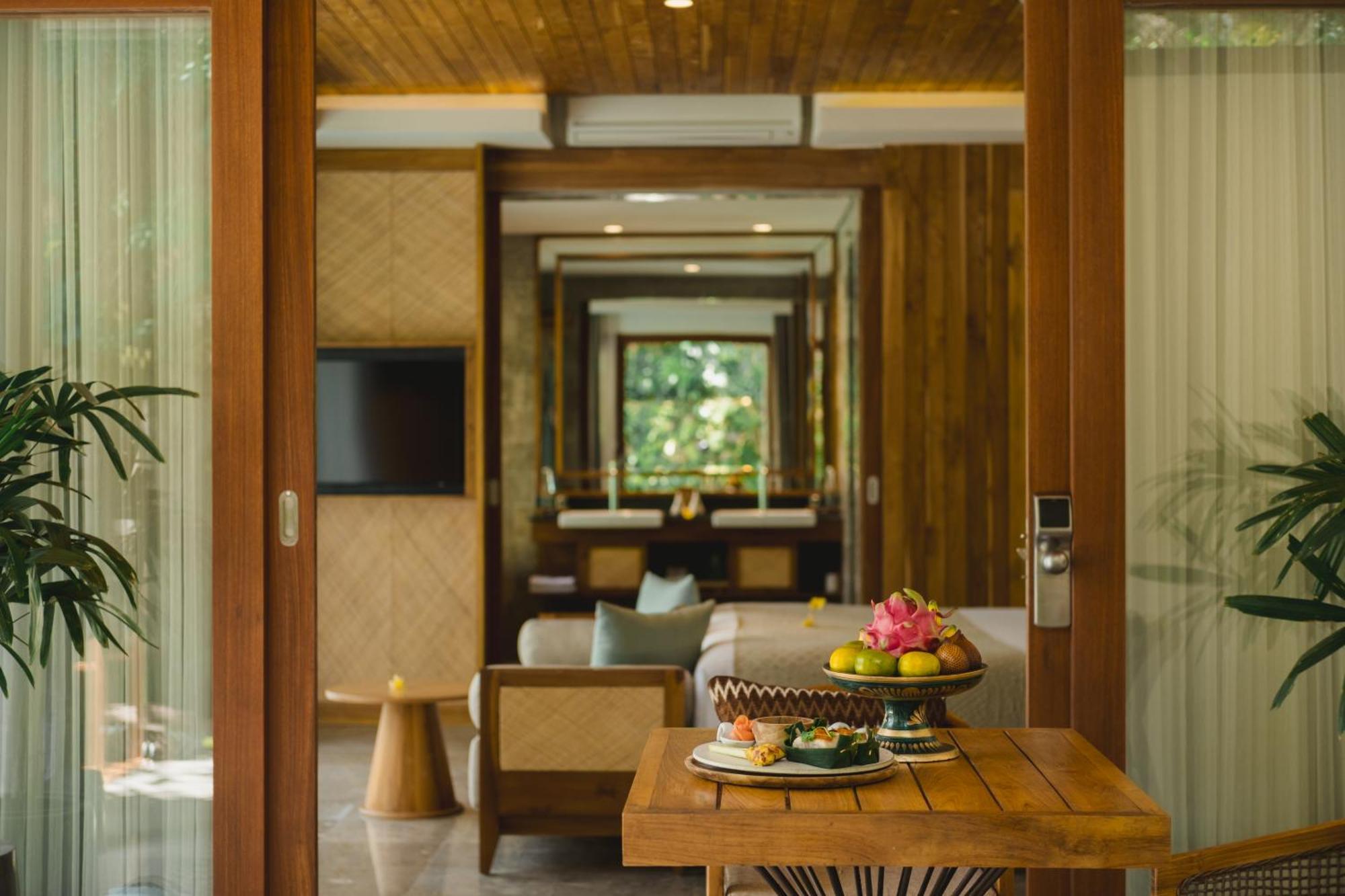 Hotel Adiwana Suweta Ubud Exterior foto A suite at the resort